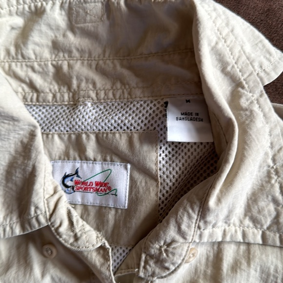 Size medium front pockets, button-down short sleeve women’s safari shirt - Picture 2 of 2